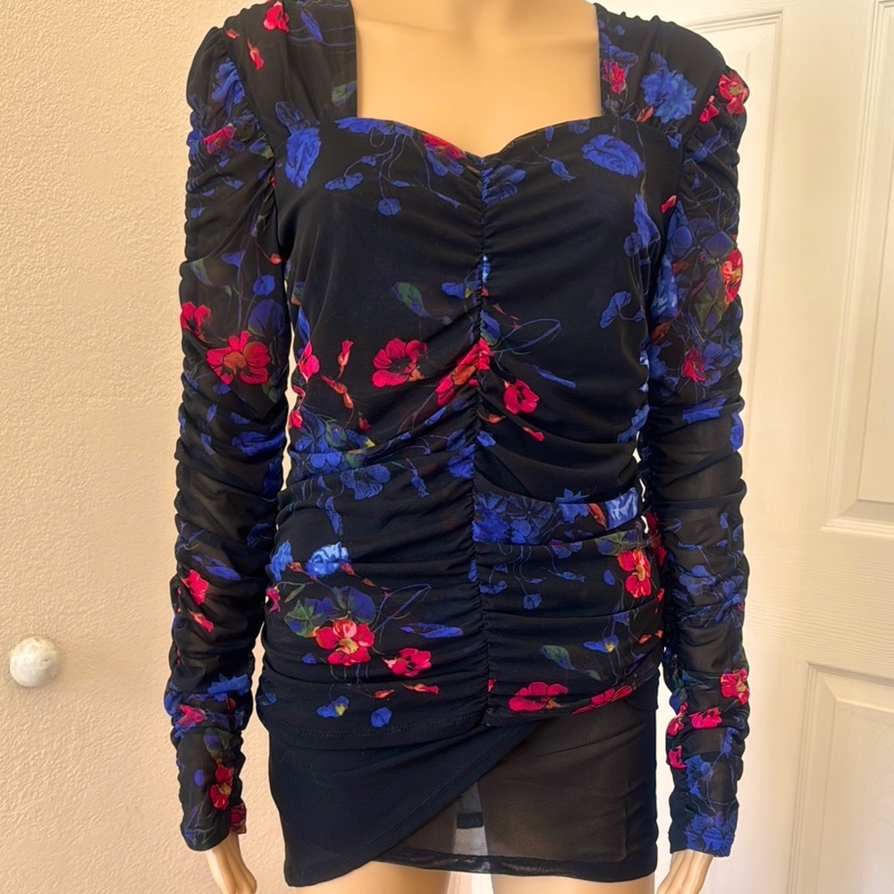 Women's INC Floral Mesh Ruched in Front Top with Ruched Long Sleeves, Size M.